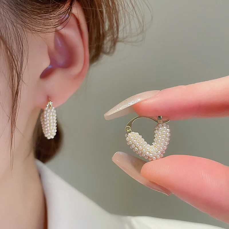 Süße Imitationsperlen-Herzohrringe für Damen, französische romantische V-förmige Ohrclips, modischer Schmuck mit Eleganz K