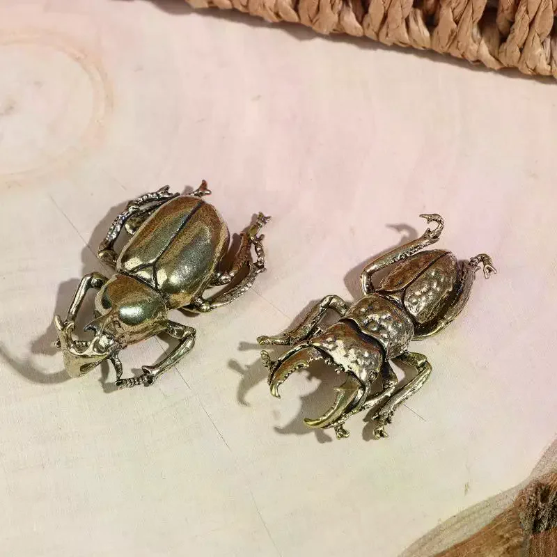 Retro-geïnflueerde koperen keverornamenten Nieuwigheid Vintage tafelbladdecor gemaakt van metaal voor thuis en op kantoor.