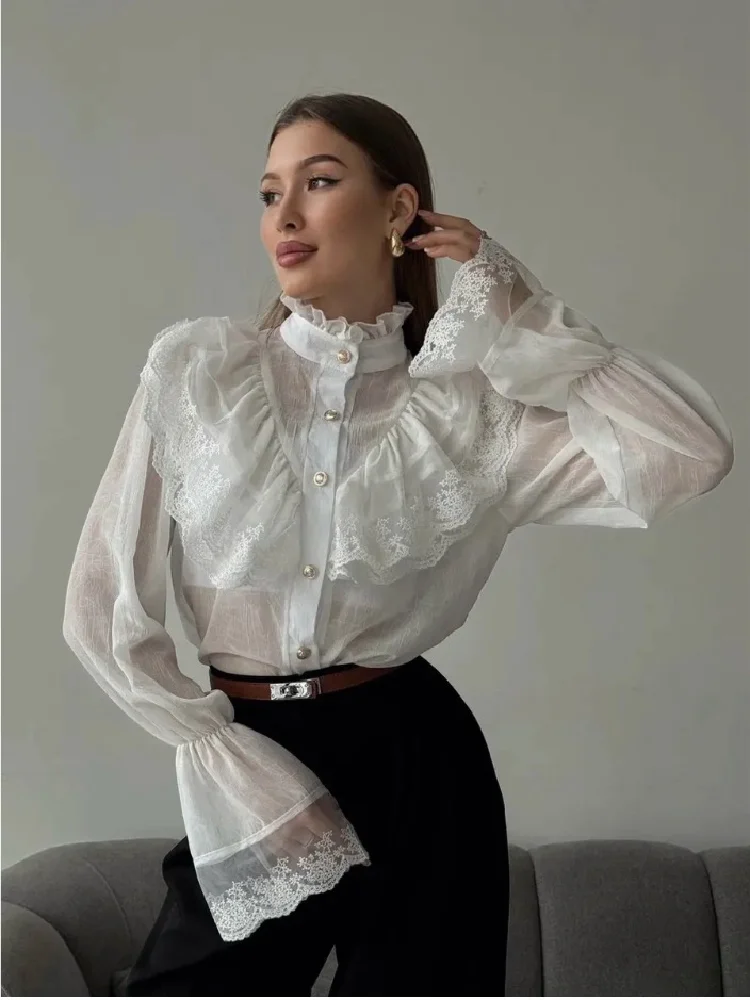 قميص نسائي 2025 خريف جديد على طراز القصر الفرنسي بياقة خرافية شيفون منتفض للسيدات بأكمام طويلة أبيض