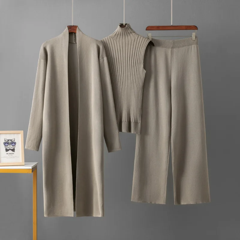 Einfarbiges Freizeit-Set für Damen: Schaljacke, Strickoberteil mit V-Ausschnitt und Hose mit weitem Bein, dreiteiliges Set