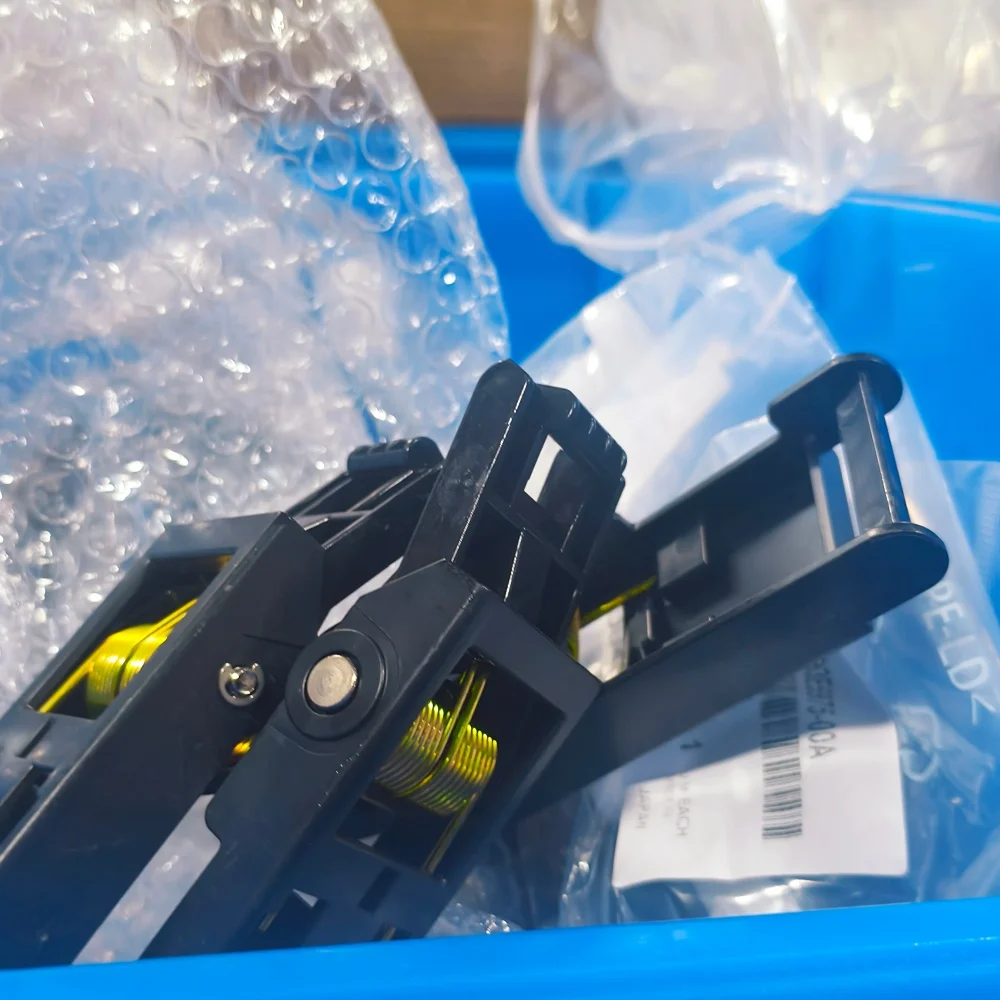 

1X CE841-60119 CE847-60110 ADF Hinge for HP M1130 M1132 M1136 M1212 M1213 M1214 M1216 M1217 M1218 M125 M126 M127 M128