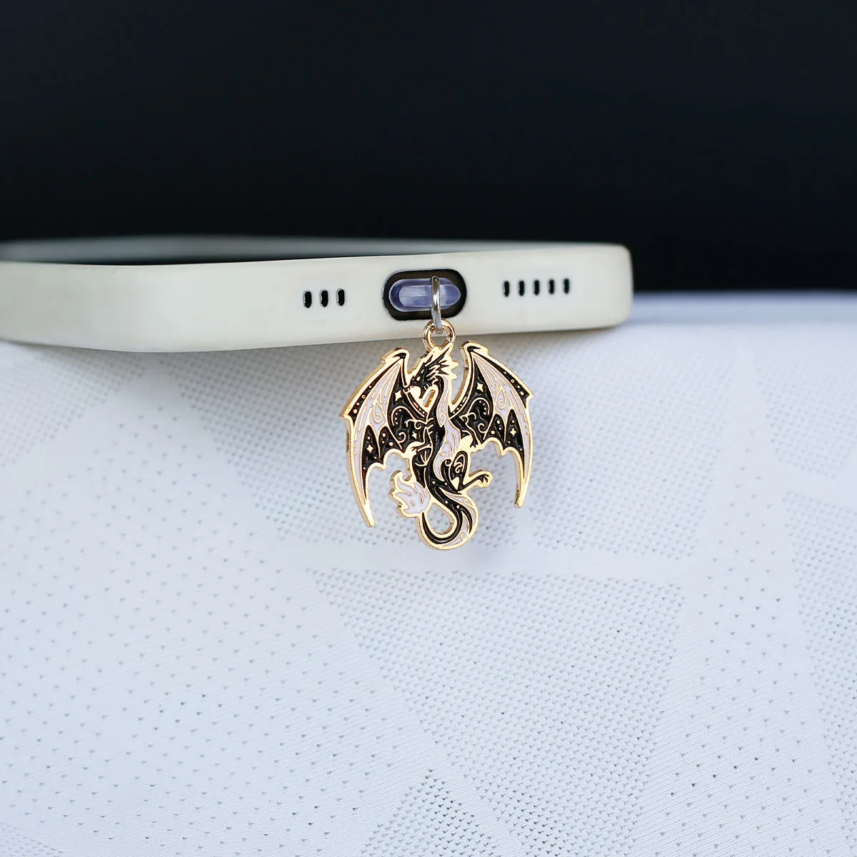 Paduan Naga Terbang Ponsel Debu Plug Liontin Aksesoris Dekorasi untuk Iphone Port Tipe-c Liontin Membawa Lanyard Mencegah Kehilangan