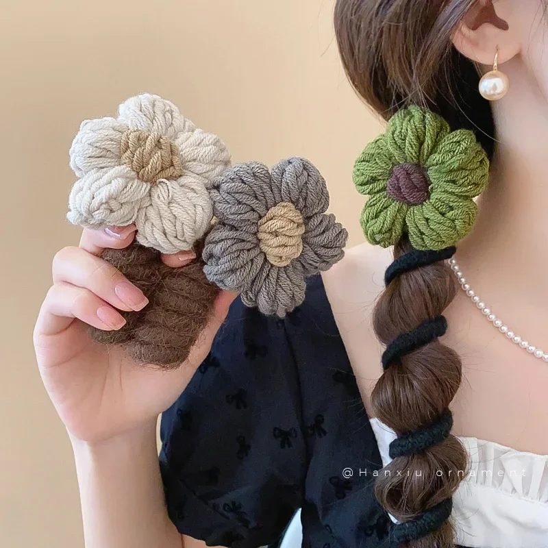 

2024 Autumn Winter Vintage Floral Accessories Set for Women Including Knitted Flower Hair Ties and Scrunchies Ponytails Updos