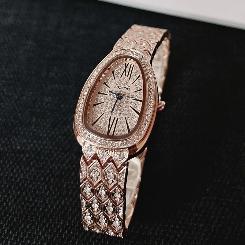 À prova dwaterproof água personalizado cabeça de cobra cheio diamante estilo europeu e americano à prova dwaterproof água quartzo tendência moda relógio feminino