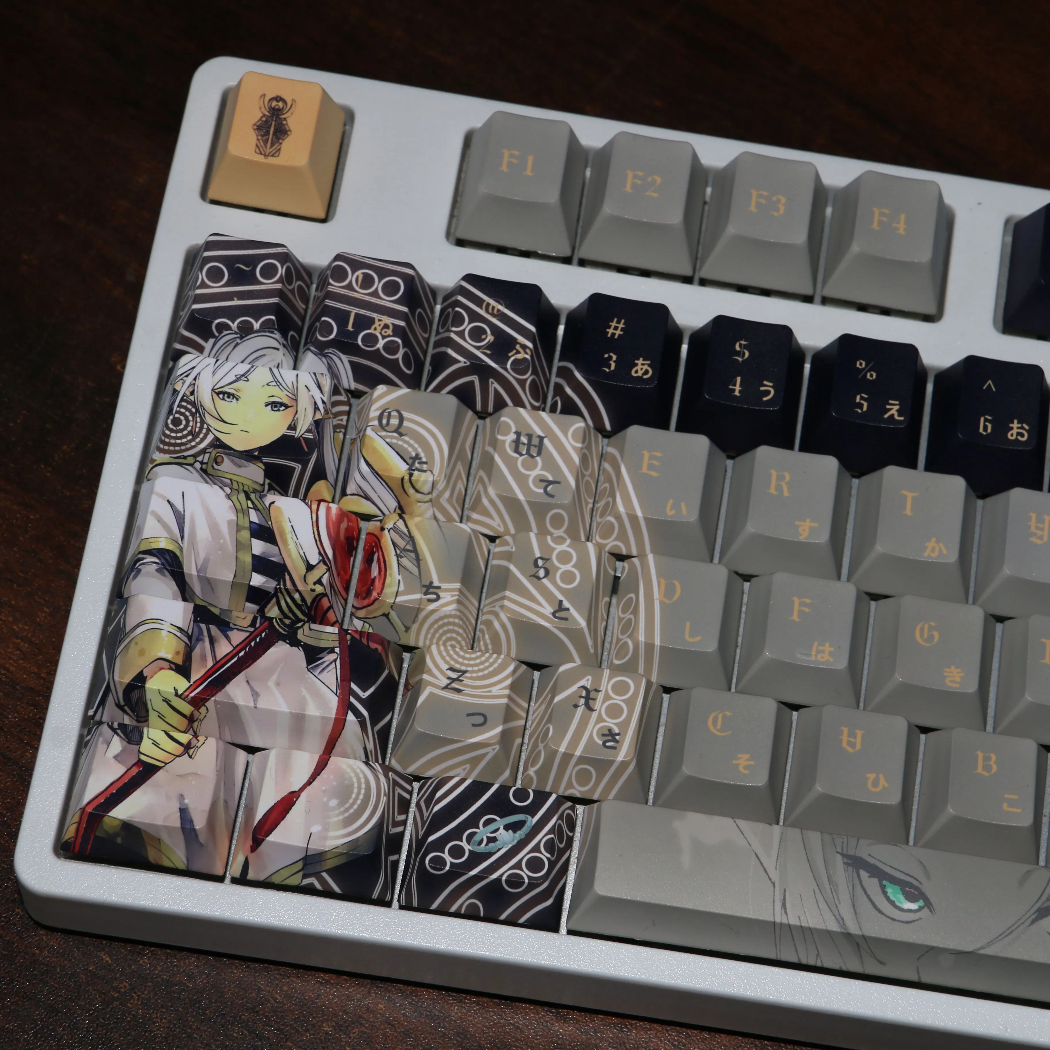 Frieren لطيف أنيمي موضوع كيكابس أنيمي مفتاح كاب PBT الكرز الشخصي الجانب طباعة Keycap لوحة المفاتيح الميكانيكية Made68 Mad68 Wooting 60