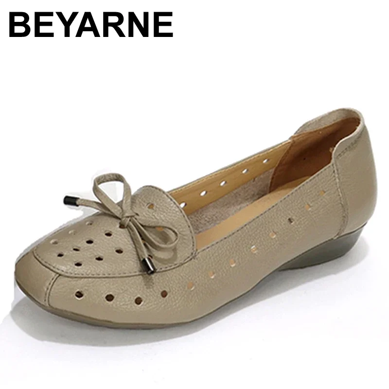 

BEYARNE 2017 Summer Female Sandals Soft Comfortable Genuine Leather Flat Breathable Women shoes Fashion Mom Sandals