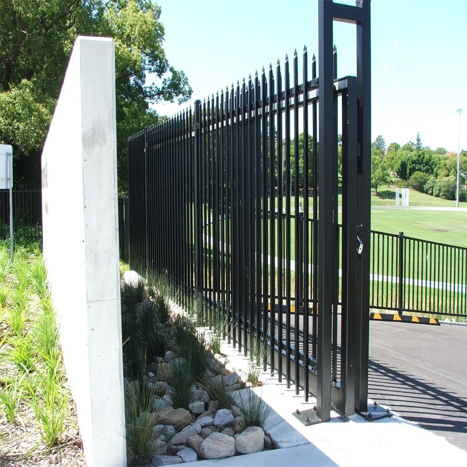 Customization Manufacturers Wrought Iron Driveway Gate Villa Swing Gates Special Design Metal Fence Gate System for Safety Steel