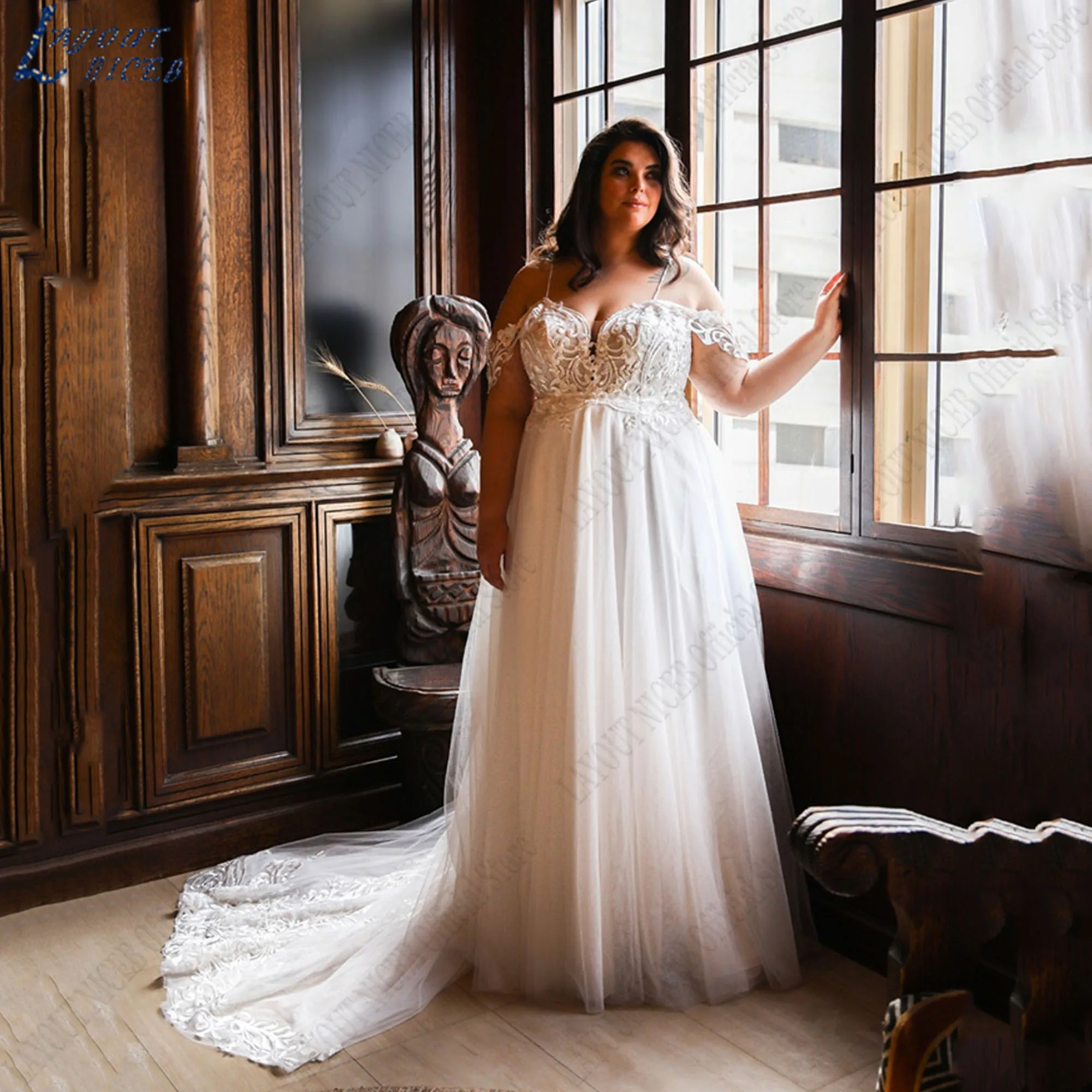 LAYOUT NICEB Oversize Tulle Noiva Vestidos V-Neck Off Shoulder Apliques Vestidos De Casamento Oversize Tulle Vestidos de Noiva V-Neck Off Shoulder Appliques Vestidos de Noiva A Linha Backless Vestido De Novia Custom