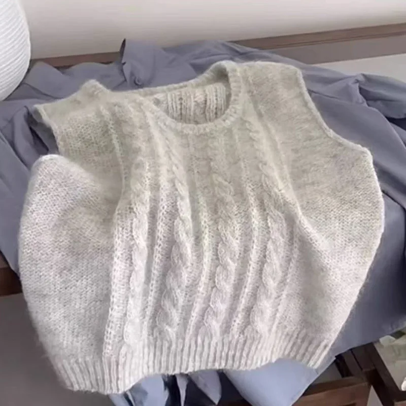 

New Wool Sweater Sleeveless Vest Women Round Neck Solid Color Pullover Vest Autumn Winter New Simple Twisted Design