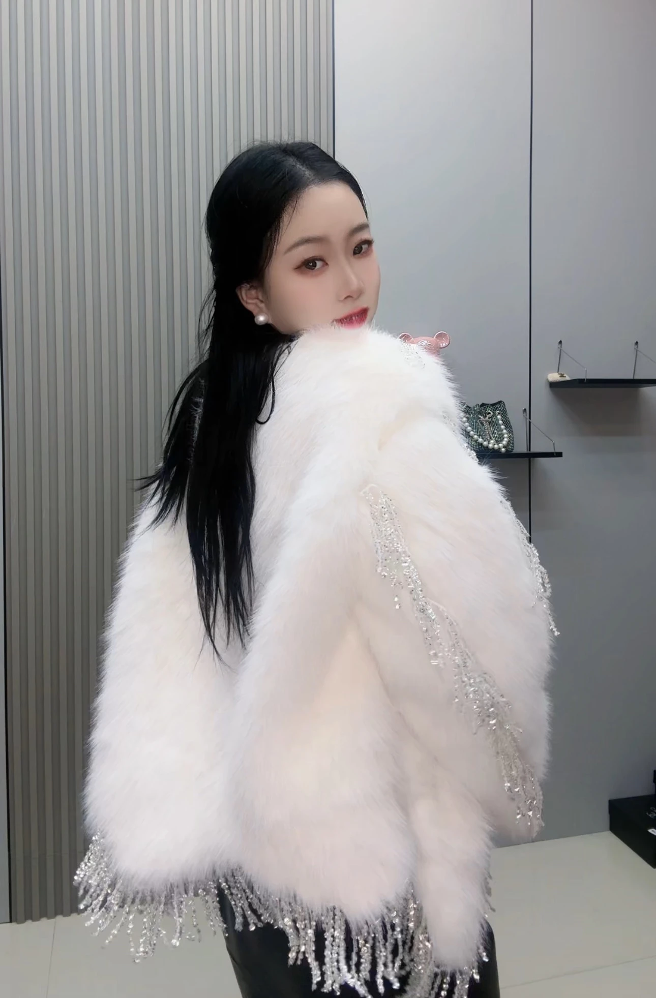 Moda senhora vermelho jaqueta de pele do falso novo outono inverno diamantes contas borla casaco quente elegante manga longa feminino casacos inchados