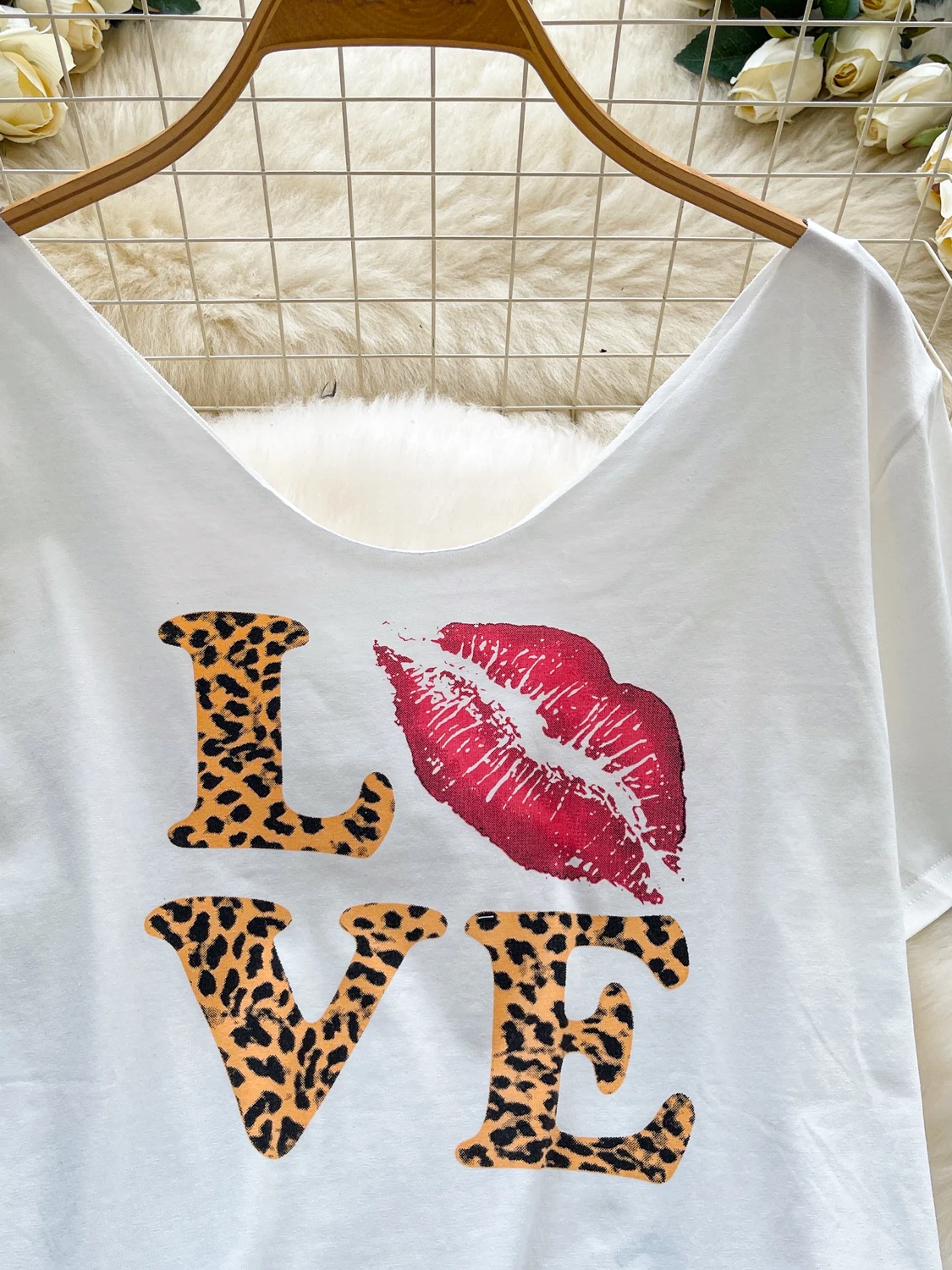 Foamlina été femmes t-shirts 2025 nouvelle mode col en V à manches courtes lèvres rouges lettres imprimer coupe ample pull haut usage quotidien