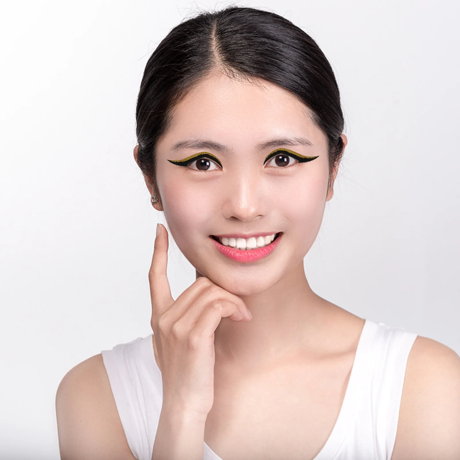 20 ペアのアイライナーステッカー 再利用可能なアイメイクツール 4 色 軽量接着剤 結婚式 デート 日常使用用 自己粘着