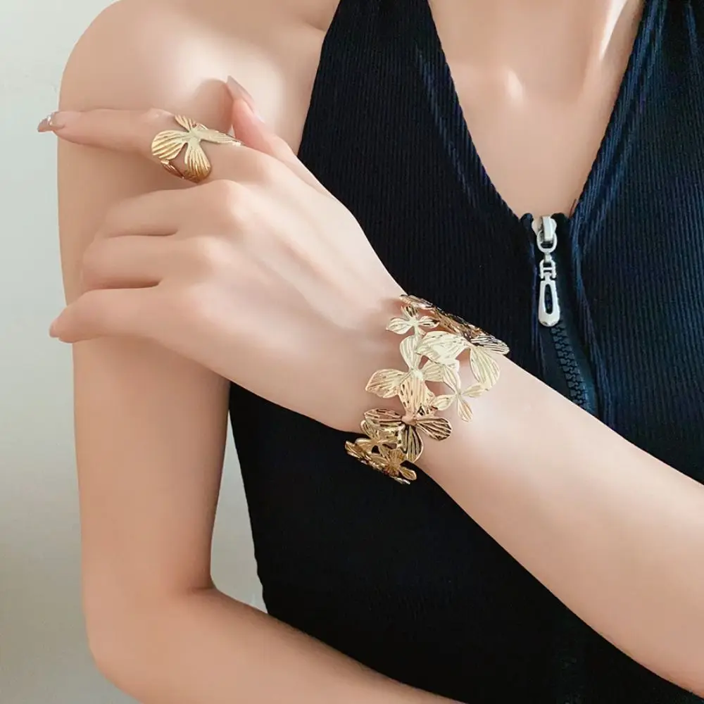 Exquisite Flower Cuff Bangle Flora Design Wide Cuff Hollow Bangle Casting Technique Gold/silver Open Bracelet Women's Jewelry