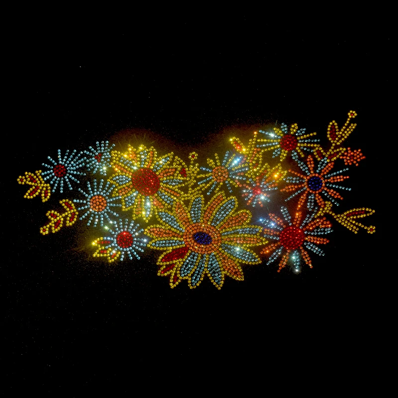 The shiny diamond patches and high-quality rhinestone patterns are ironed on sweaters, coats and clothing accessories