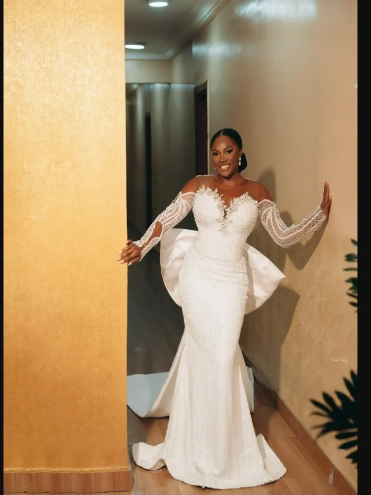 Abito da sposa a sirena in pizzo con scollo rotondo personalizzato con perline scintillanti con fiocco Robe Mariée maniche lunghe Abiti da sposa country