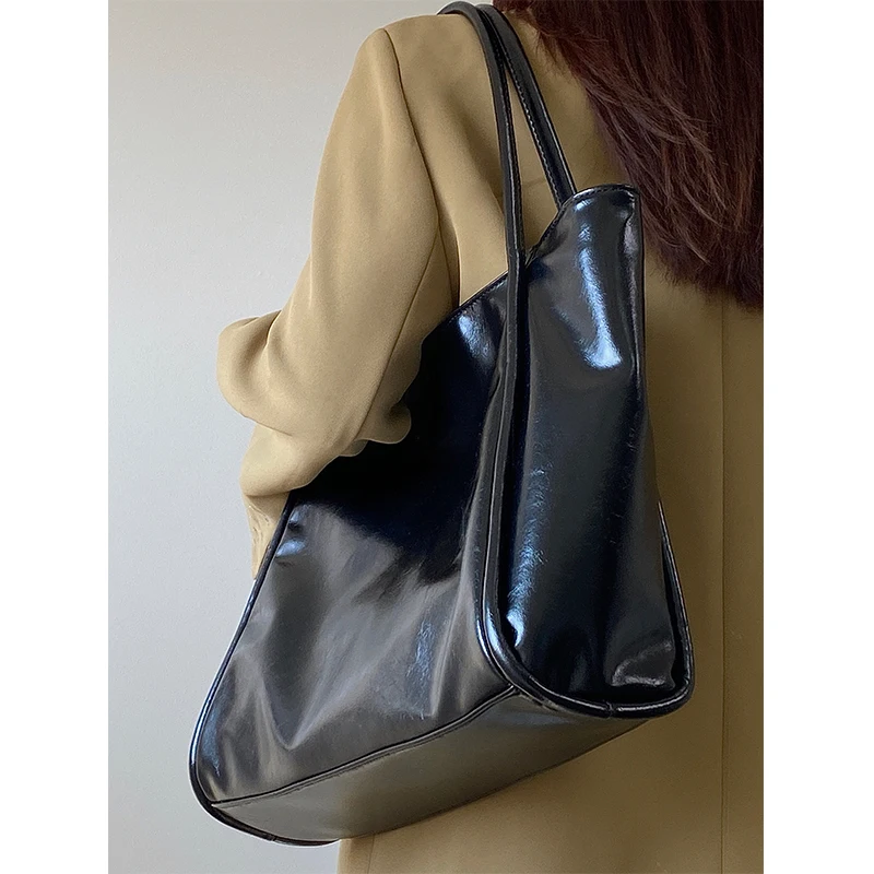 Black PU High Capacity Tote Bag 2023 New Women\'s Soft Leather Lacquer Leather Shiny Face Shoulder Bags Fashion Classic Handbag