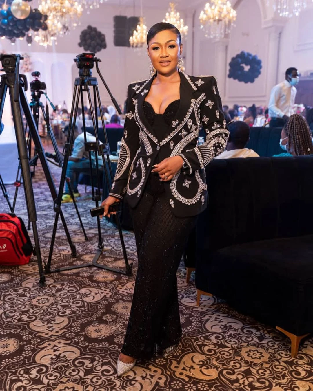 Peaked Lapel Crystal Women Blazer Suits 2 Pieces Beaded Applique African Jacket Customized Wide Leg Pants Celebrity Party Dress