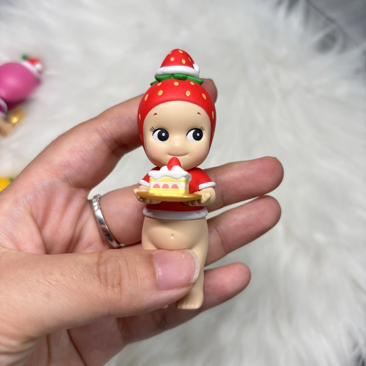 SonnyAngel Mini Figure Christmas Dinner Series Blind Box The adorable angel holding the Christmas dinner SAS65950