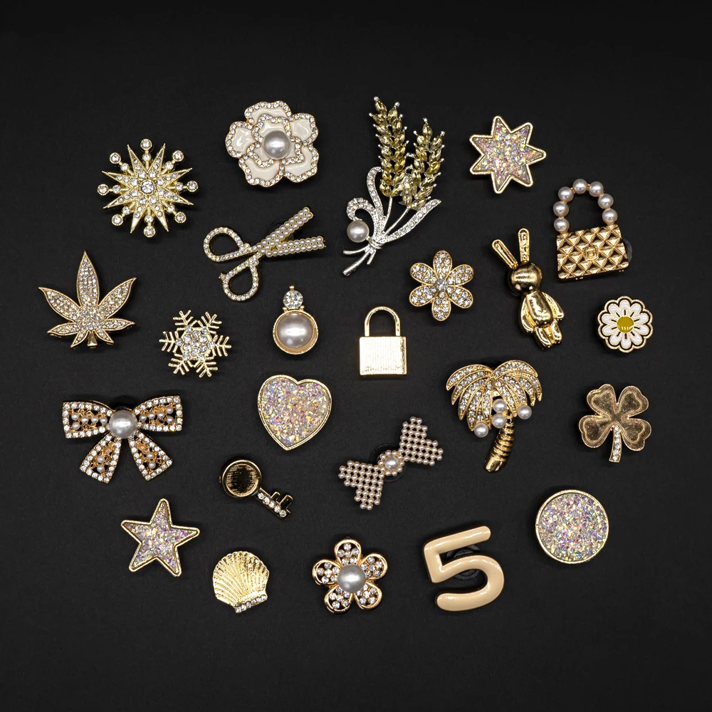 1 قطعة الأحذية المعدنية الذهبية السحر الزهور فراشة الأحذية الزينة أربع أوراق البرسيم قلوب ستار دبابيس للنساء الفتيات لصالح الهدايا