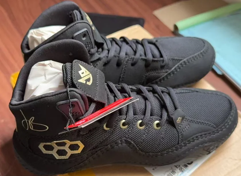 

New summer hot lightweight boxing wrestling shoes training shoes unisex fighting high top shoes weightlifting gym very good