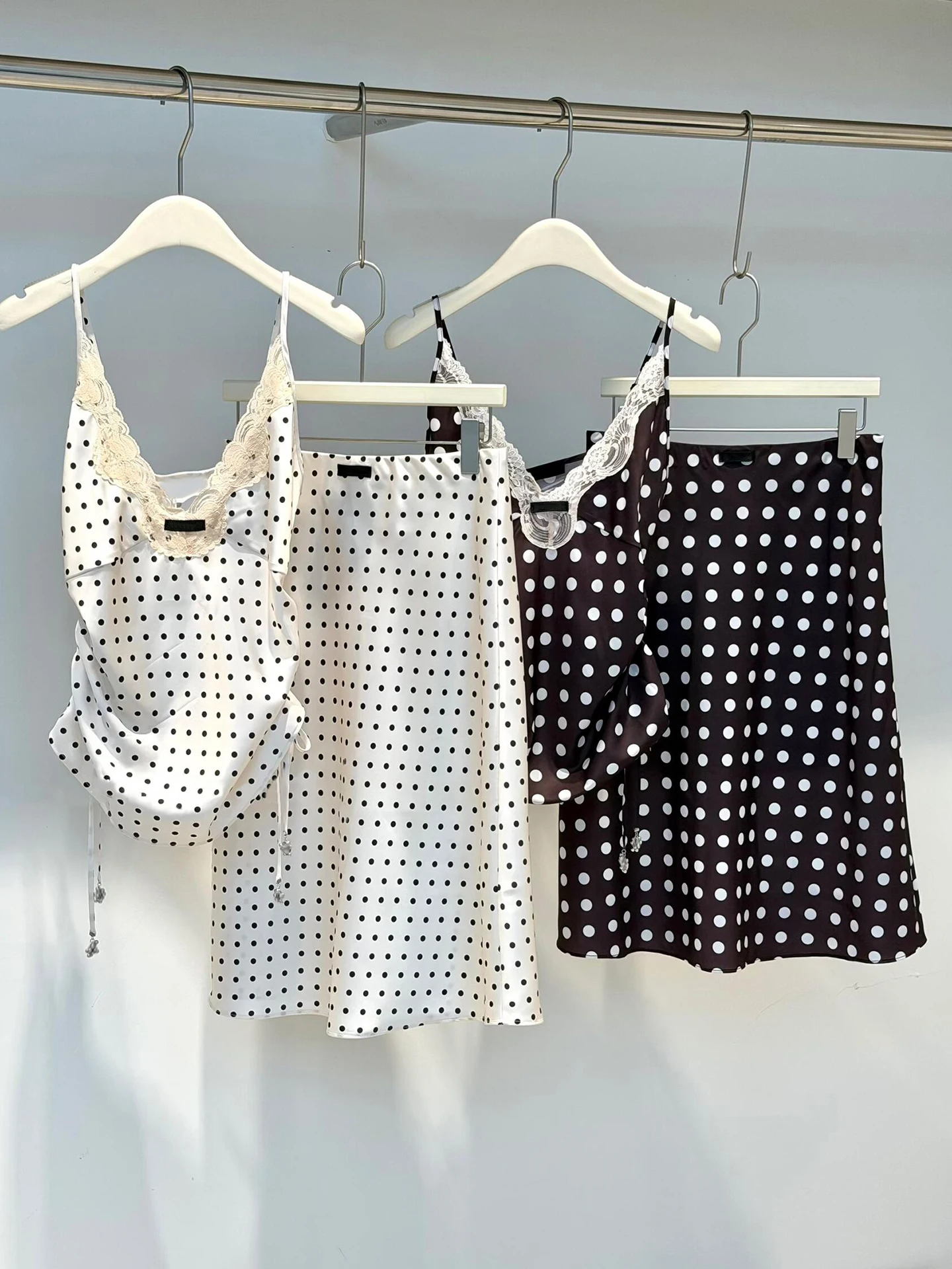 

High-End Summer Women's Lace Polka Dot Satin Strap Vest Top Half Skirt Set Fashionable Commute Style Polyester Fiber Button C...