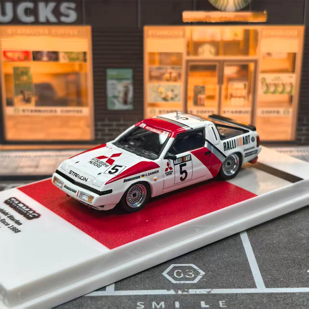 

Модель автомобиля Tarmac Works 1:64 Starion Macau Guia Race 1988 Christian Danner, литая под давлением
