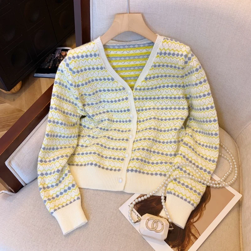 

Button Contrasting V-neck Korean Style Lazy Style Loose Retro Striped Sweater Women's Autumn And Winter Knitted Top
