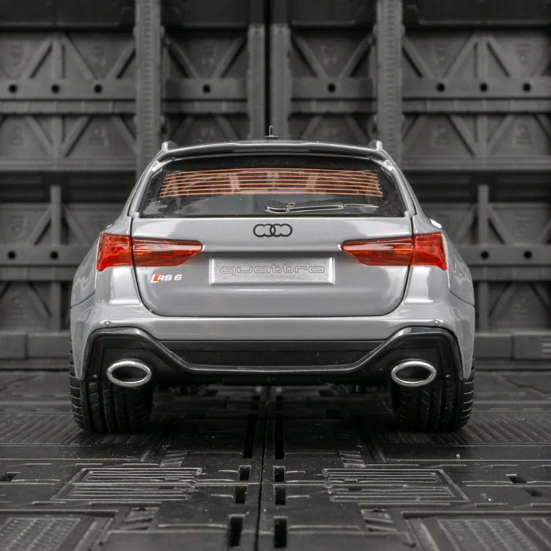 1:24 portas de modelo de carro em liga Audi RS6 e capô do motor, o porta-malas pode ser aberto tem funções de som e iluminação simuladas