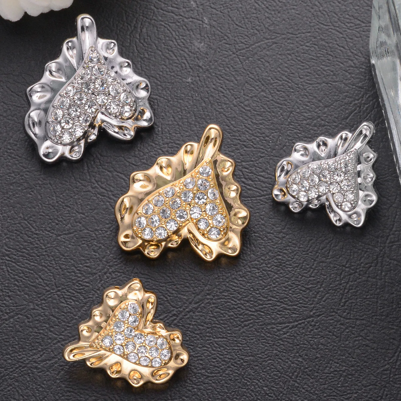 20 peças de botões de metal luxuosos em formato de coração, com diamantes, dourados/prateados, para decoração de casacos e vestidos, costurados à mão, acessório DIY N910