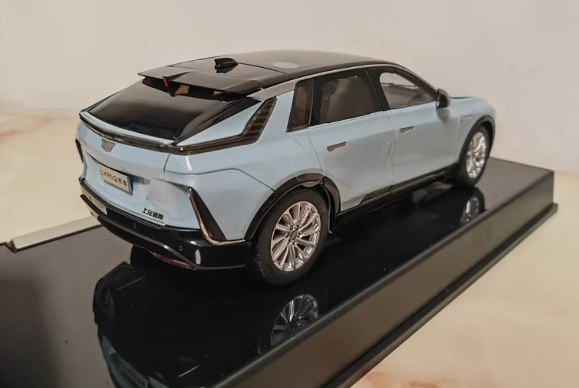 Original Cadillac Lyriq Ruige modèle de voiture Suv voiture électrique 1:18 alliage modèle de voiture cadeau en Stock