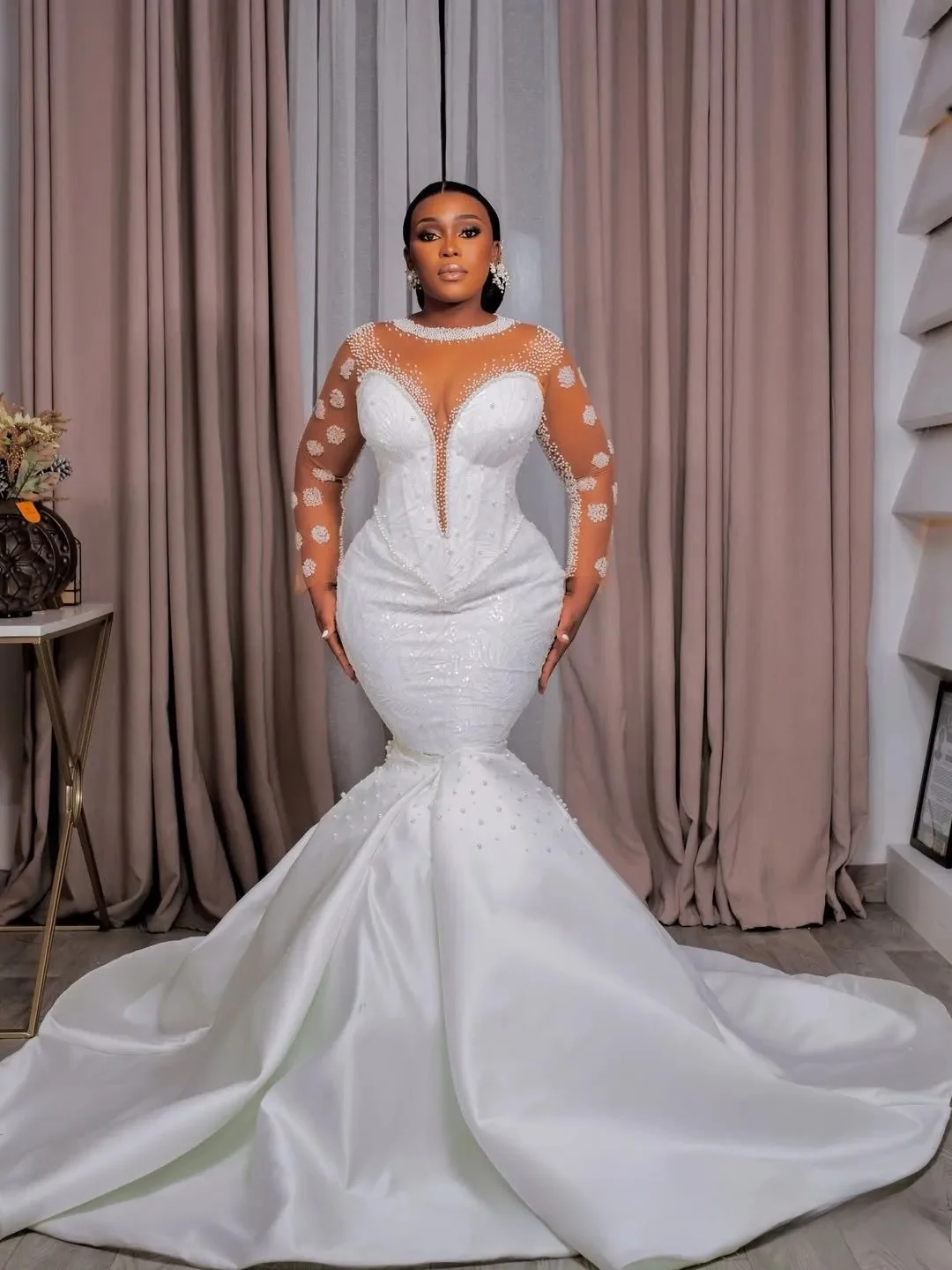 Maßgeschneiderte Elfenbein Meerjungfrau Braut Brautkleider Abnehmbare Schleppe Illusion Kristalle Perlen Spitze Perlen Spitze Perlen Brautkleid