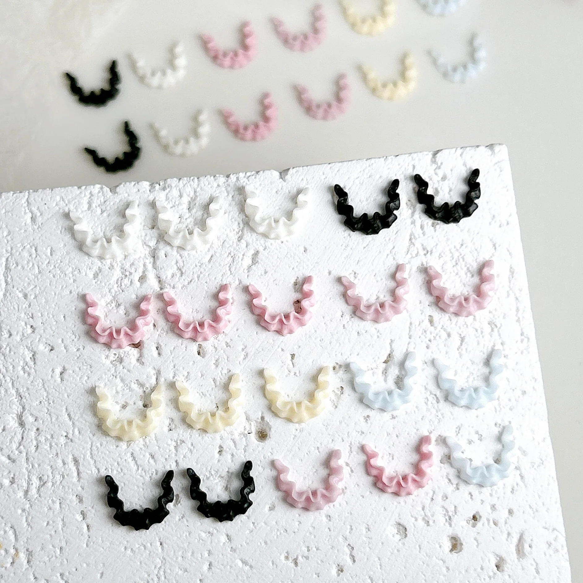 30 قطعة بلون الإبداعية تنورة الدانتيل مسمار السحر لينة الحلو الدانتيل الراتنج مسمار الفن زينة DIY بها بنفسك أجزاء الأظافر نمط عبق صغير