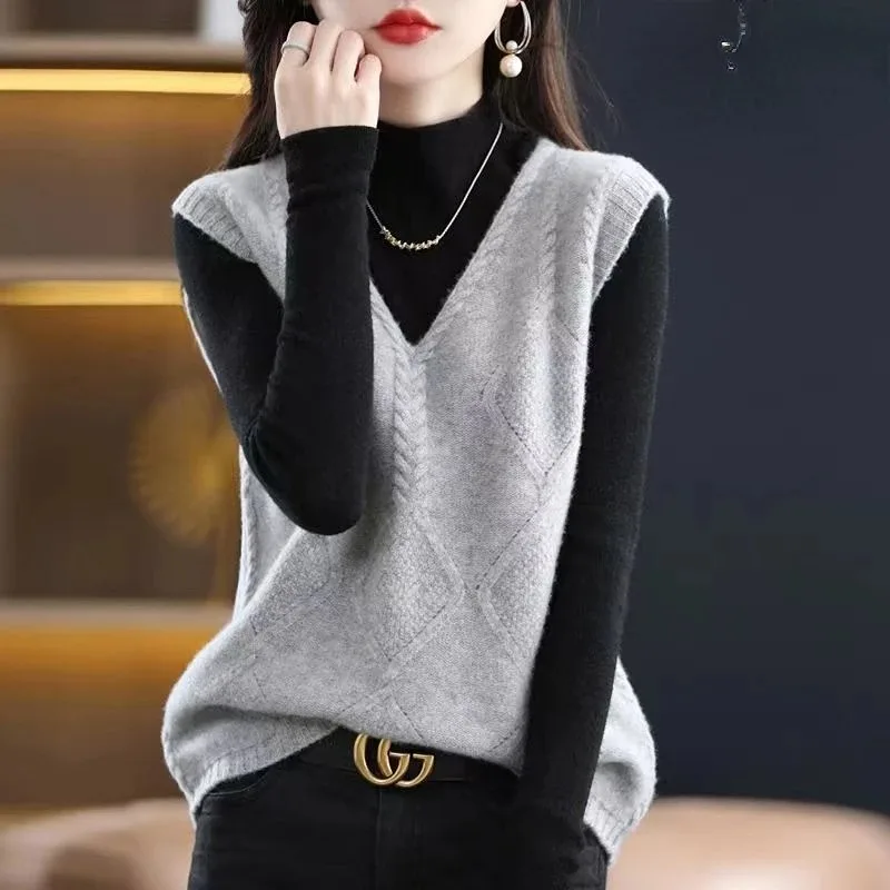 Spring Autumn New Sleeveless V-neck Korean Streetwear Fashion Women Solid Knitted Sweater Vest Casual Loose Vintage Pullover Top