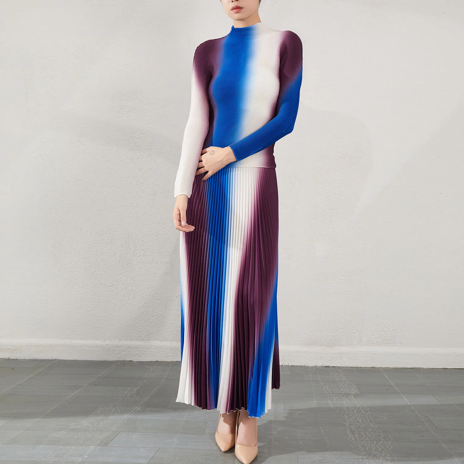 

Высококачественный женский плиссированный комплект, эластичный топ с длинными рукавами и плиссированной юбкой с геометрическим узором и принтом