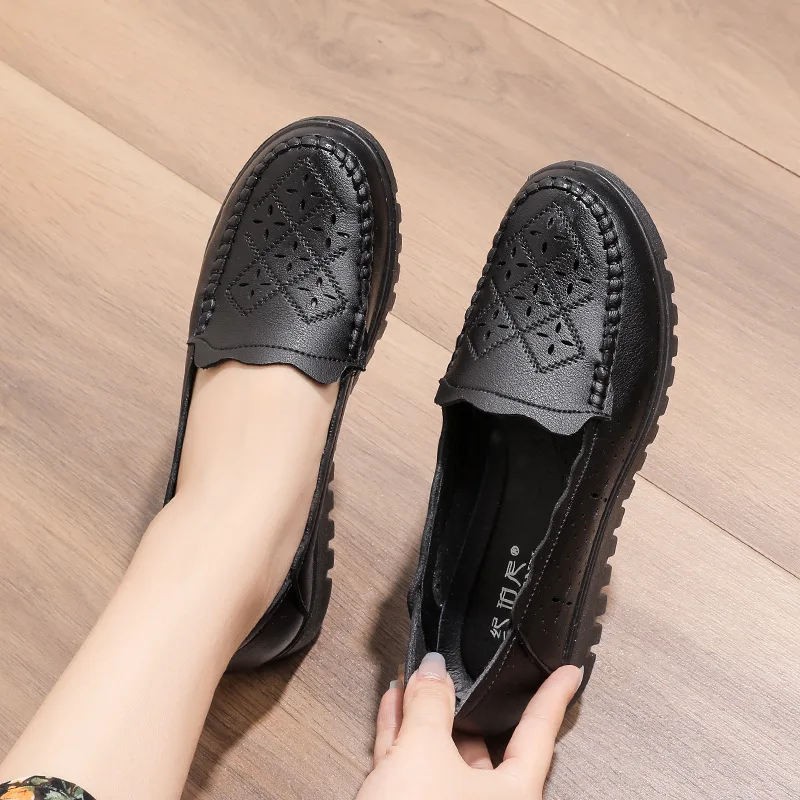 Spring Leather Woman Comfortable Flat Shoes Ladies Outdoor Slip On Soft Breathable Shoes Women Soft Sole Non Slip Breathable