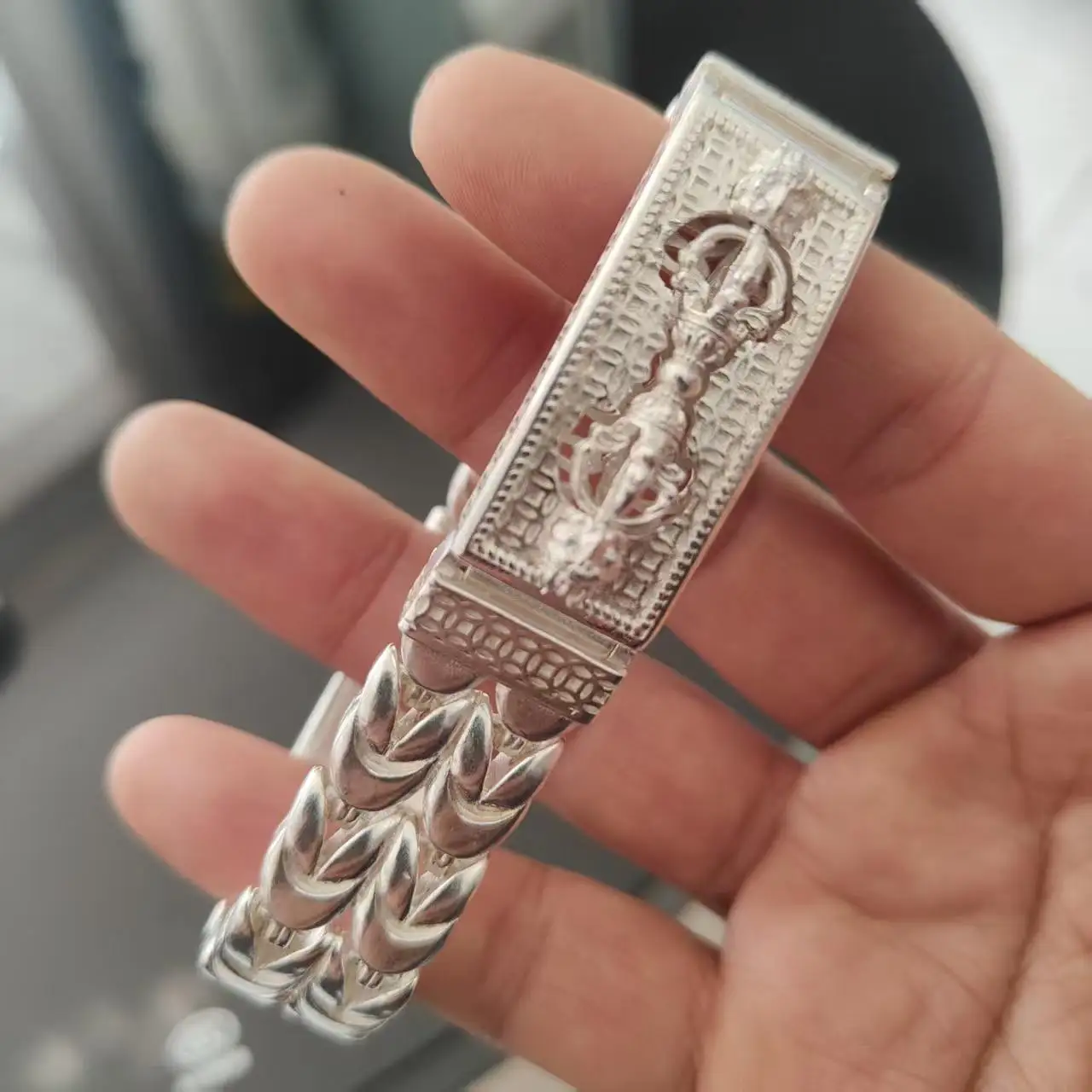 Retro Tibetan silver Miao silver rotatable Vajra bracelet men and women hand-row ethnic crafts jewelry crafts.