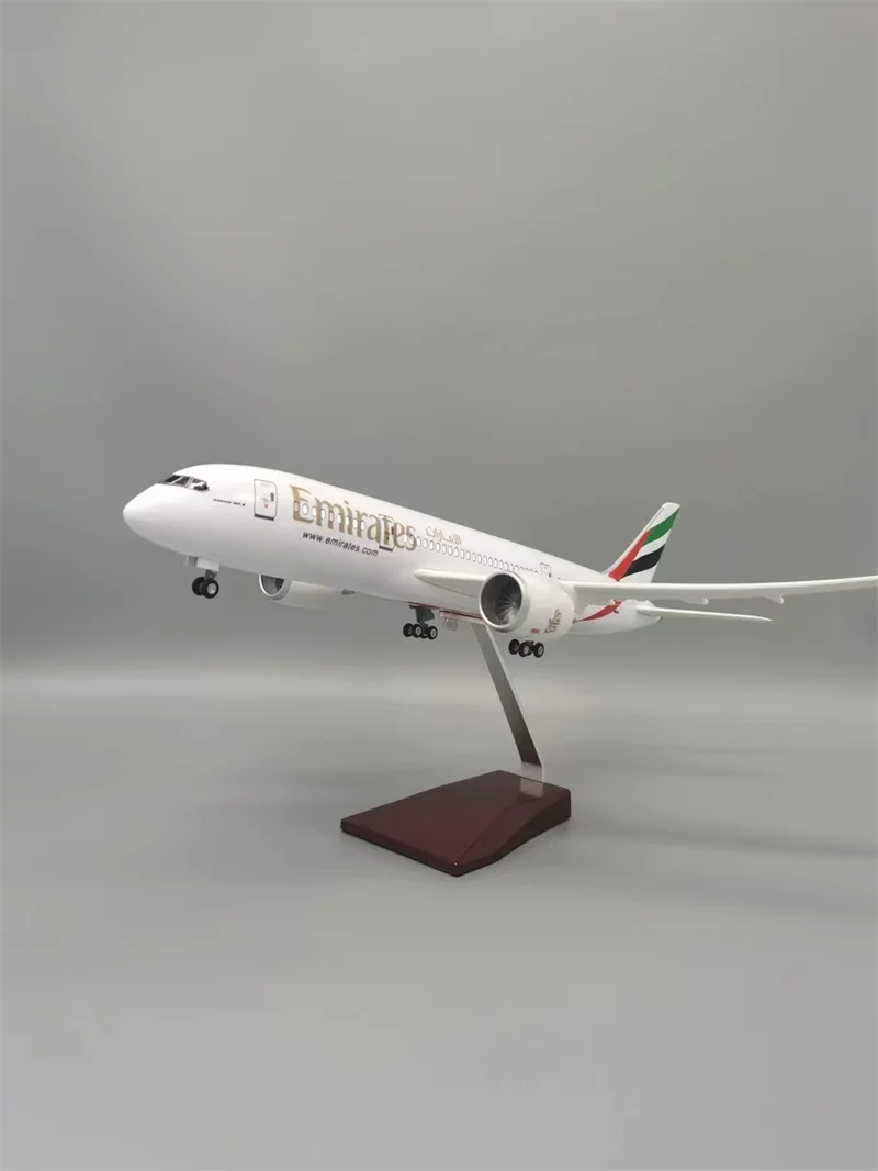 2024ใหม่โมเดล Diecast เอมิเรตส์ B787ทางเดินหายใจเครื่องบินเรซินน้ำหนักเบาและล้อของเล่นสะสมสายการบินใหม่