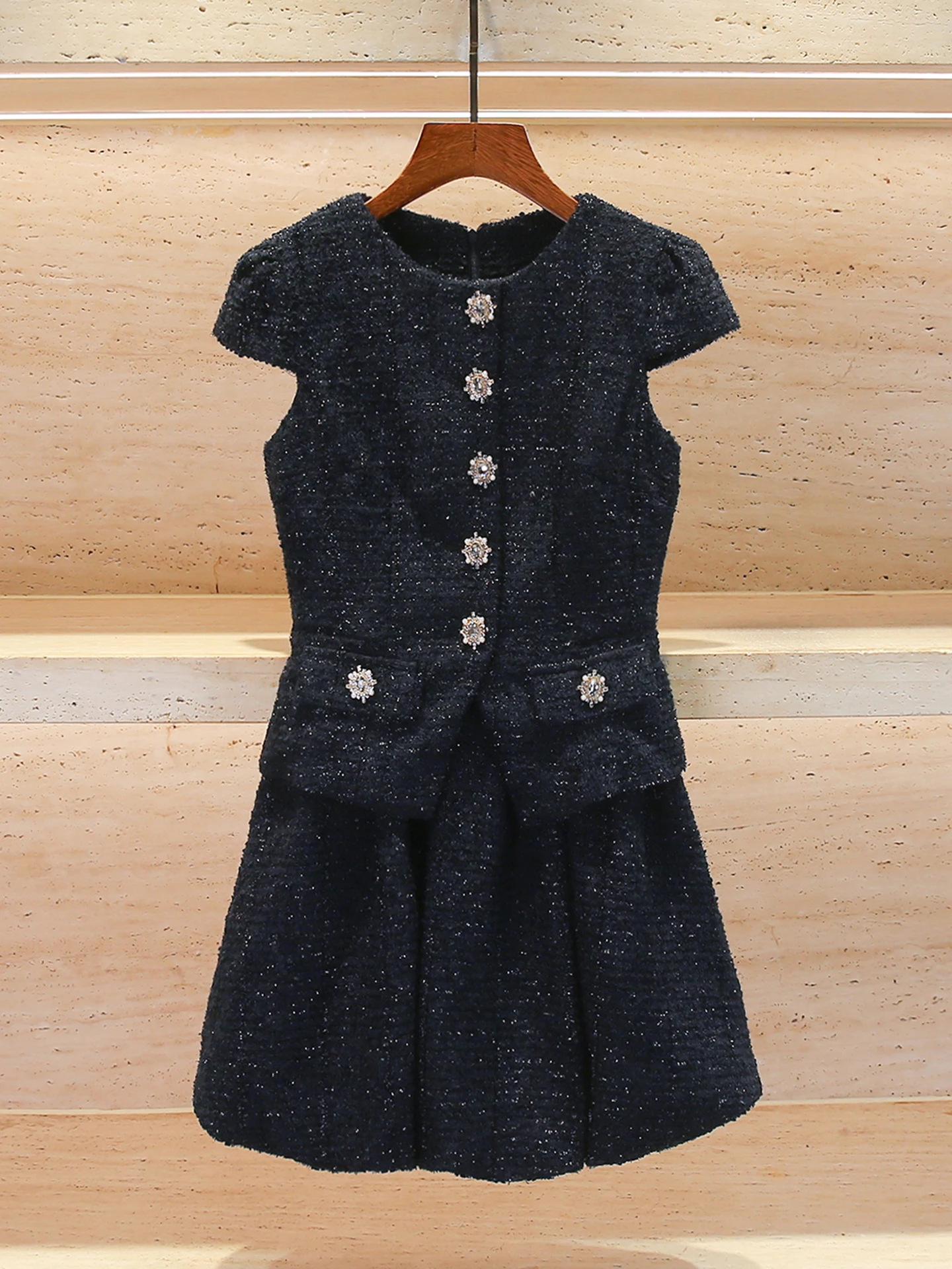 

Шелковая пышная юбка из грубого твида Dr. Coarse, весна 2026, с завышенной талией, А-силуэт, на молнии, простая, для повседневной носки, без рукавов.