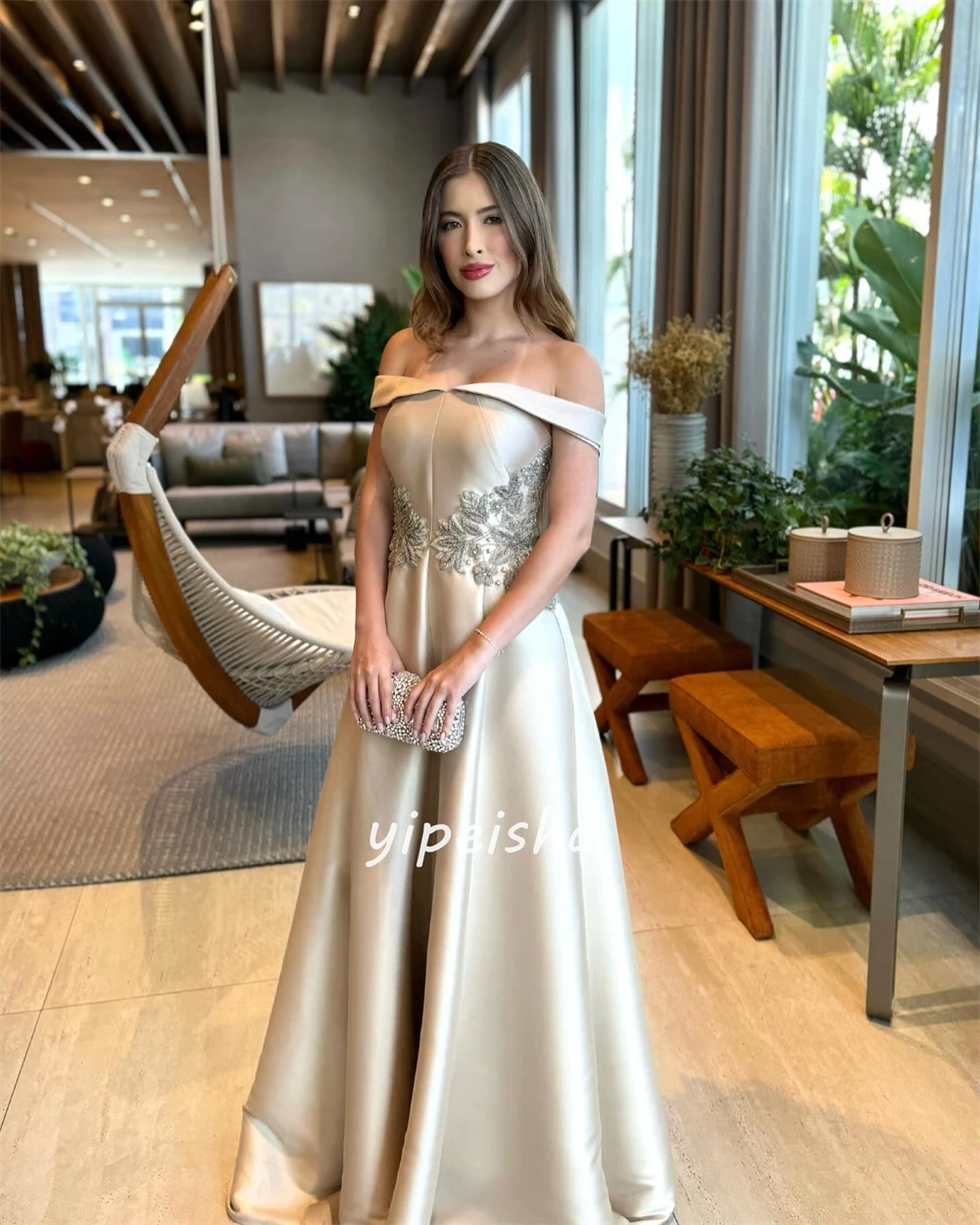 Dostosowane wykwintne cekinowe wzory Marszczona linia A Długie sukienki z odkrytymi ramionami Suknie balowe Wysokiej jakości seksowny blask Matchin
