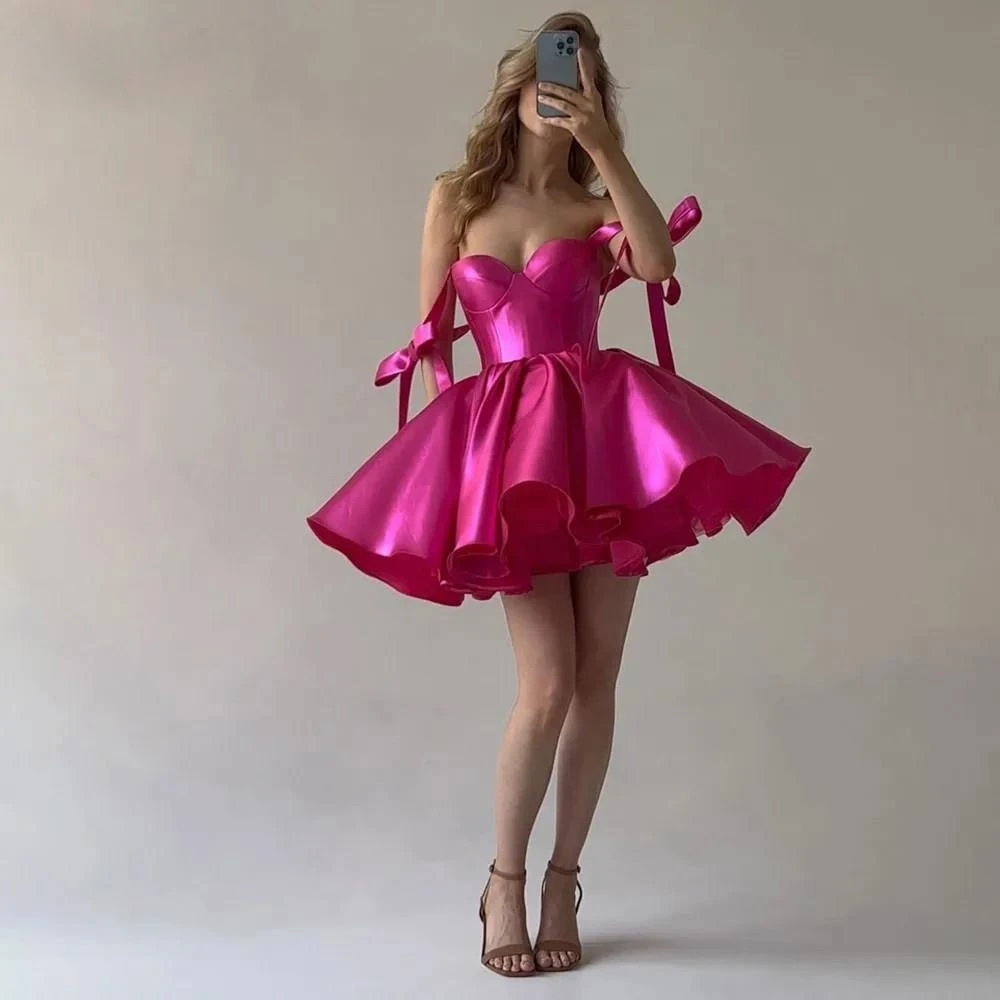 

Pink Short Homecoming Dresses Spaghetti Strap Cocktail Party Dress Satin Mini Puffy Skirt Prom Gowns Sweetheart Graduation Frock