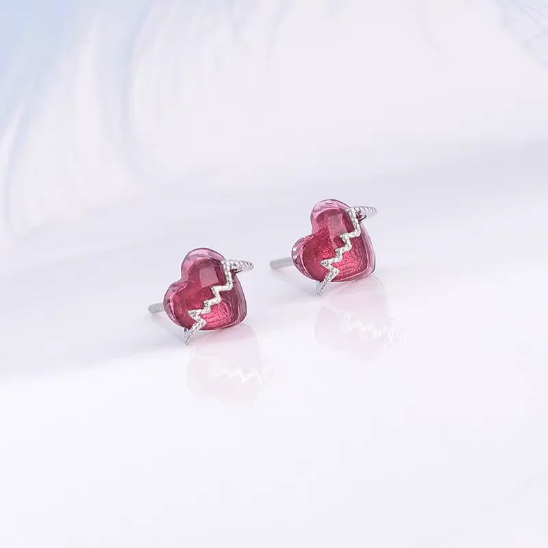 

925 Sterling Silver Red Stud Earrings Fashionable Unique Simple Heart Shaped Romantic New Style Sweet Earrings for Women