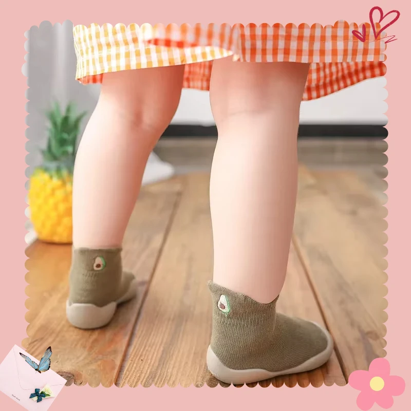 مكافحة الركل امتصاص الصدمات حذاء طفل جديد لينة سوليد طفل حذاء طفل صغير محبوك المطرزة الطفل جوارب يمكن السير بها على الأرض والأحذية