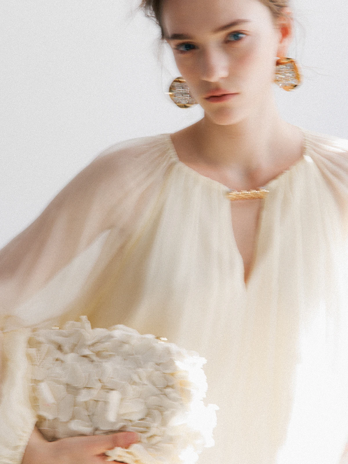 

SOTHEMOS 26SS Женская блузка с длинным рукавом, винтажный дизайн, шелковистая, с V-образным вырезом, свободного кроя, однотонная