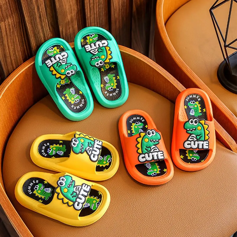 Sandal Dinosaurus Lucu Kartun Platform PVC Sandal Hewan Kartun Anti Selip Warna Solid Sandal Kamar Mandi Anak-anak Kamar Tidur