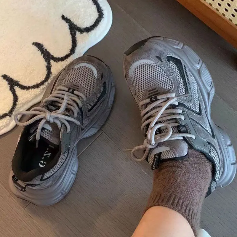 

Кроссовки в корейском стиле с толстой подошвой для женщин, новые весенние легкие дышащие кроссовки в стиле Dad Shoes, универсальные спортивные повседневные кроссовки