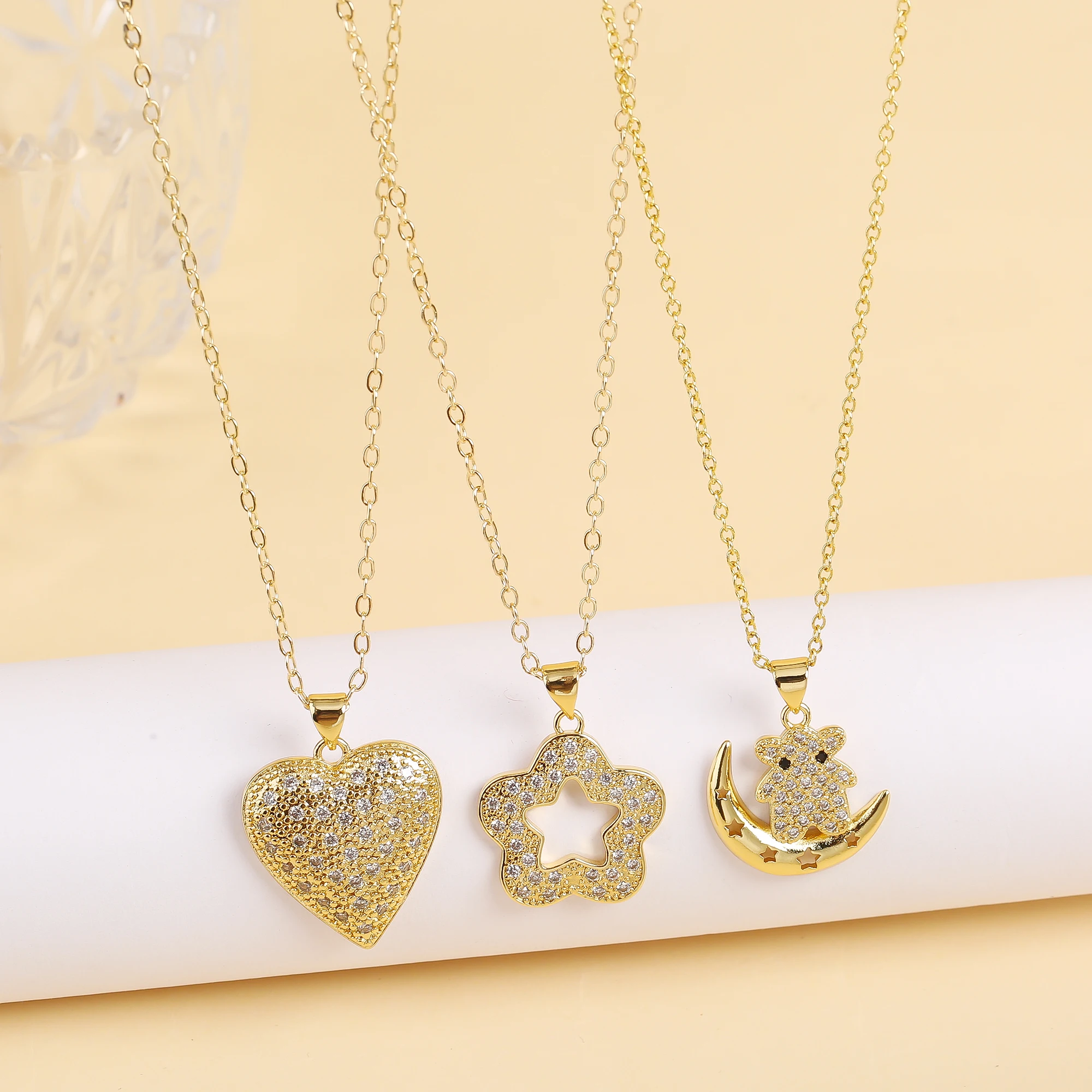 Luxury Shiny Zirconia Five Leaf Flower Necklace Heart Shape Pendant Lucky for Woman Neck Charm Jewelry Accessory Daily Wear