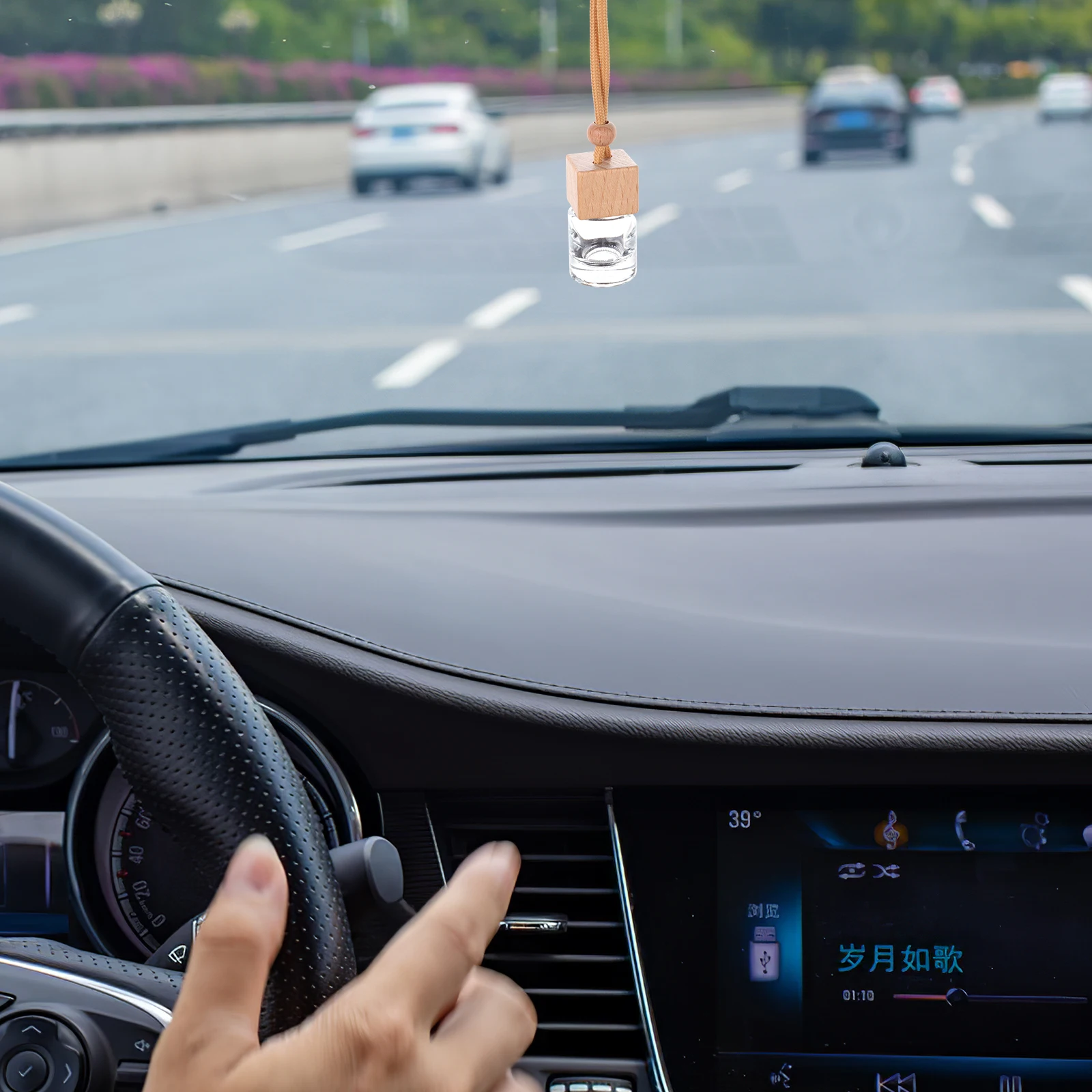 

4pcs Empty Perfume Bottle Car Accessories Square Transparent Glass Design Essential Oil Hanging Car Diffuser Aroma Vials