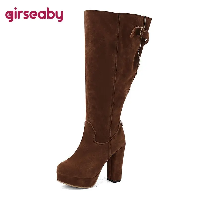 

Girseaby 2025 Женские сапоги до колена с круглым носком и блочным каблуком 11 см, платформа 3 см, молния из флока, замша, большой размер 46 47 48 Dating Bota