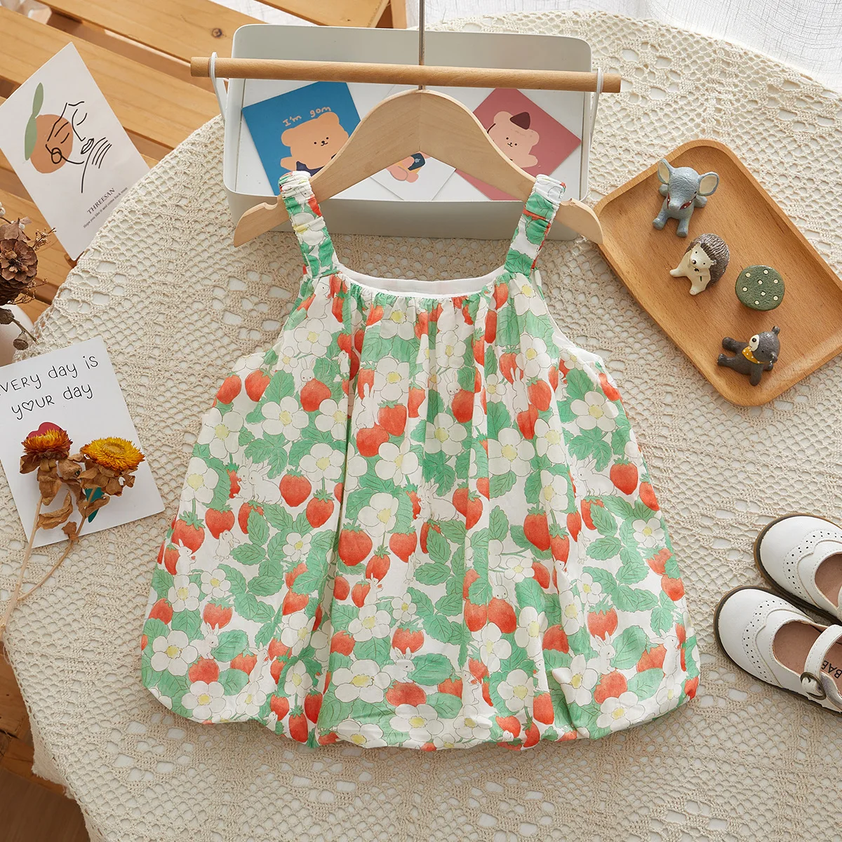 

Girls dress summer strap children's strawberry Korean version sleeveless kids dress