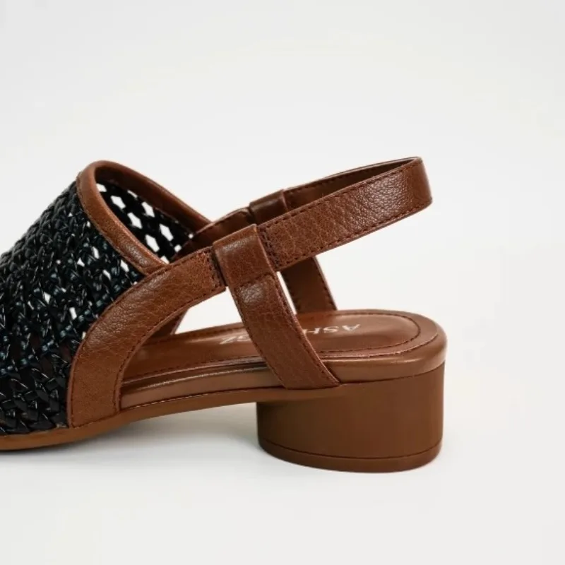 Sandali da donna Nuovo stile Sandali popolari Appartamenti a punta Mocassini moda con fondo Semplici scarpe da donna di lusso nere Zapatos Mujer